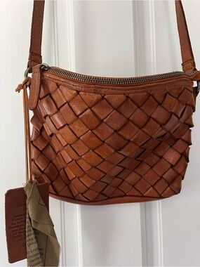 Vilencia Holland Woven Leather Crossbody Bag in Cognac BNWT